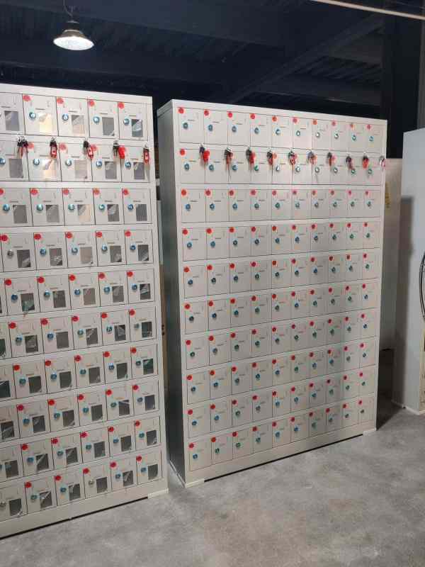 30 compartment locker