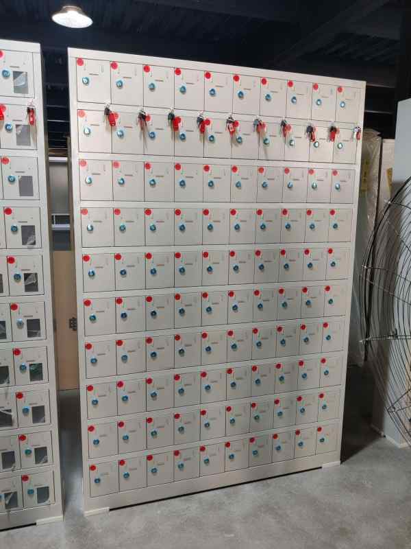 30 compartment locker