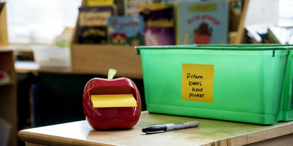 Note pad dispenser