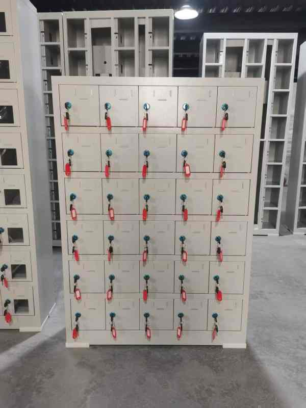 30 compartment locker